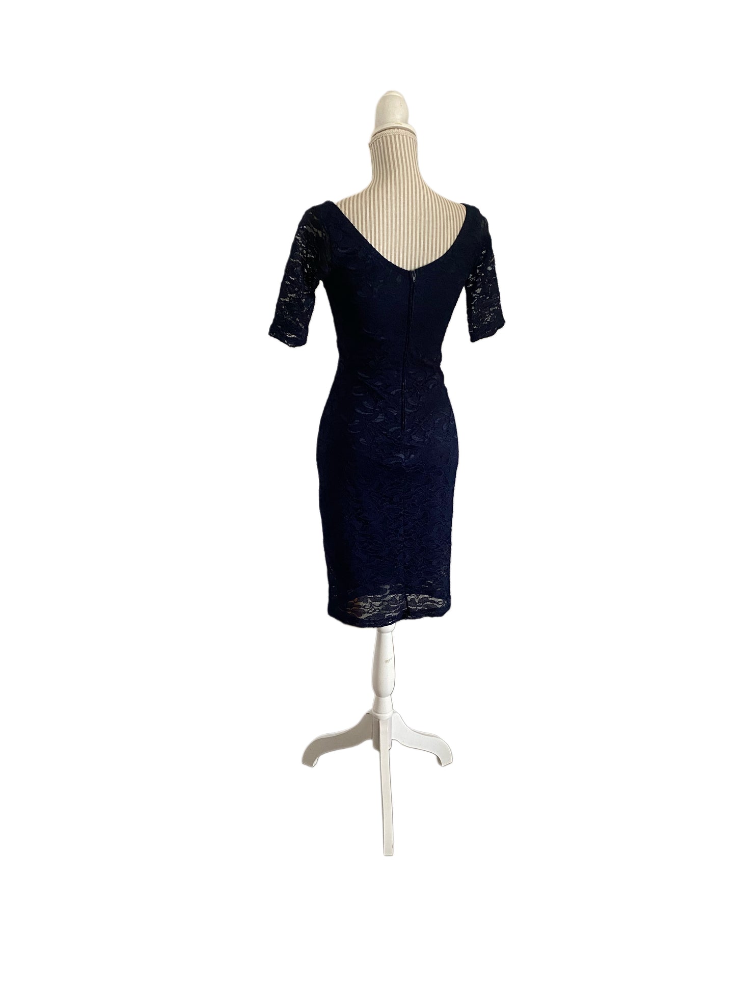 Petite robe dentelle noire - small - faite petite - la scala