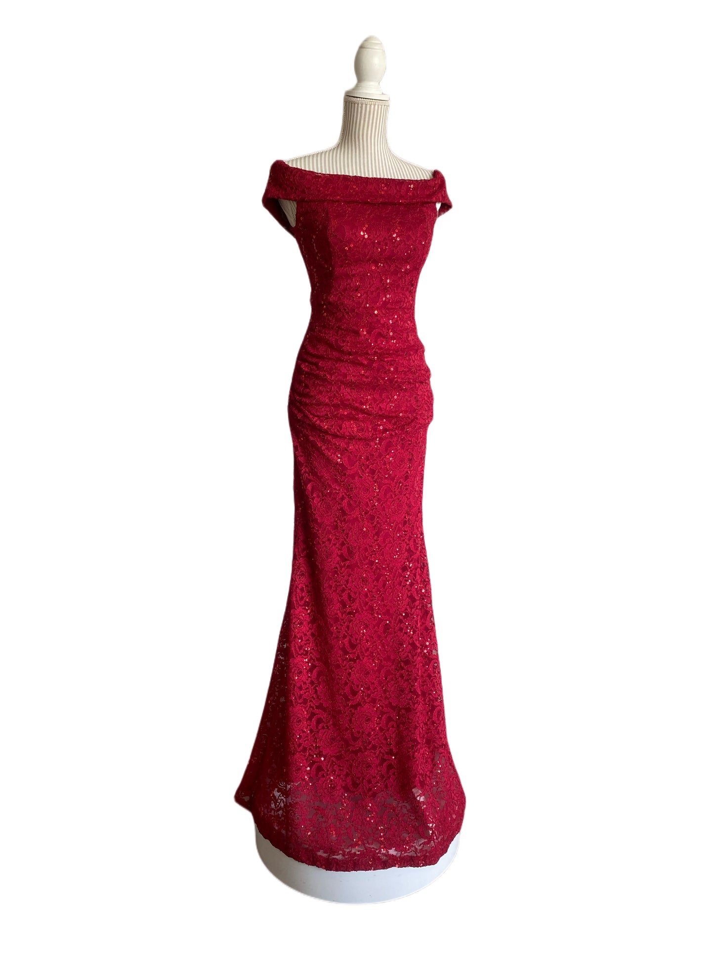 Vendu - 2 decembre 2025 - le tremplin bal 2026 -Robe dentelle ajustée - small - Cherry