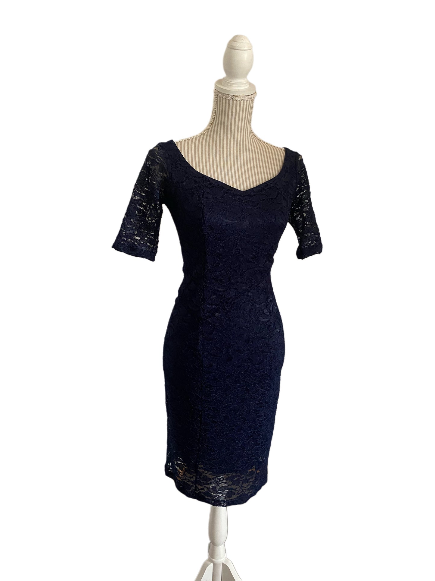Petite robe dentelle noire - small - faite petite - la scala