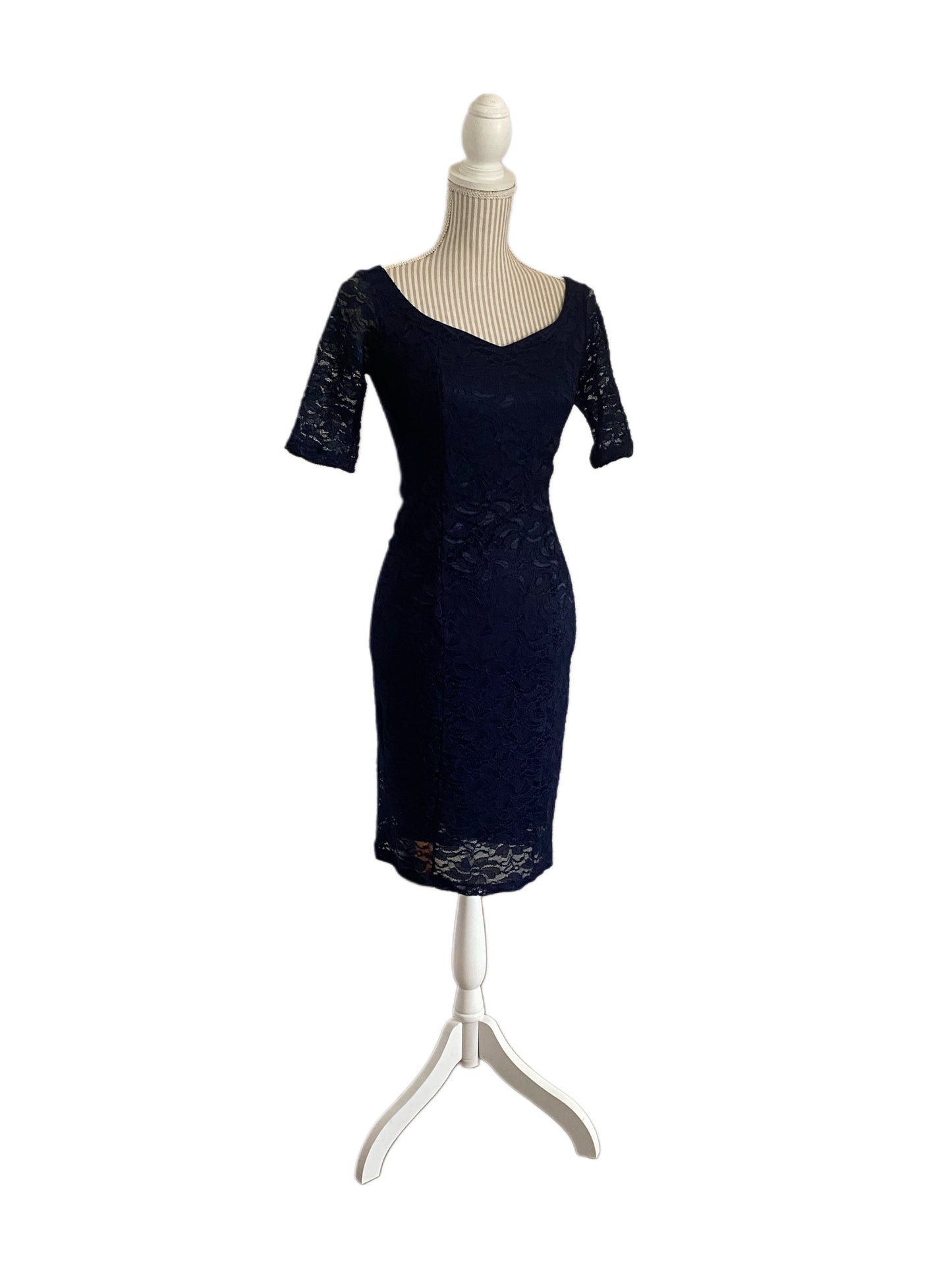 Petite robe dentelle noire - small - faite petite - la scala