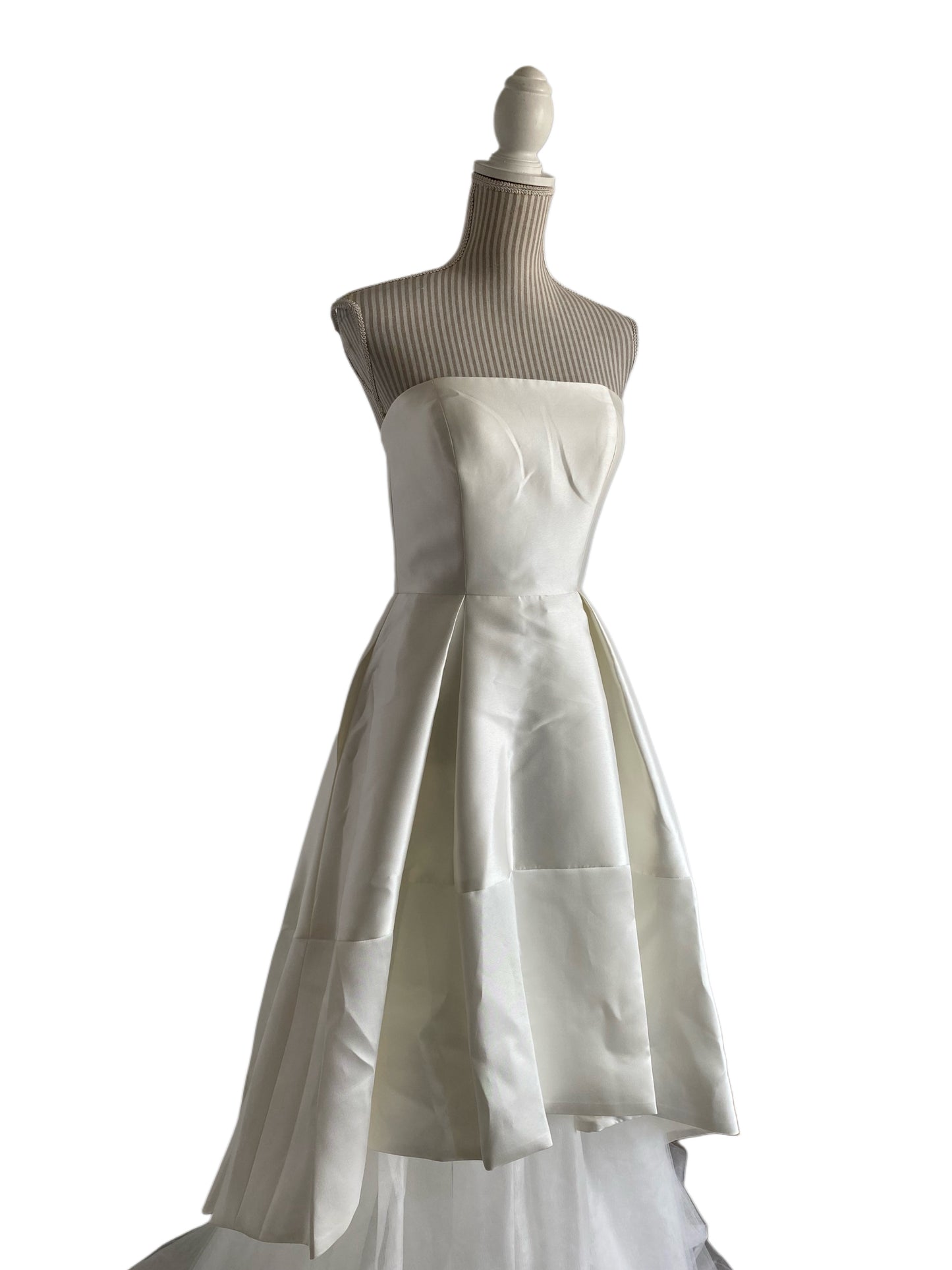 D 40-15 - 6 ans - off white - la sous jupe de tulle peut etre enlevée ou possibilité d’ajouter une crinoline en dessous