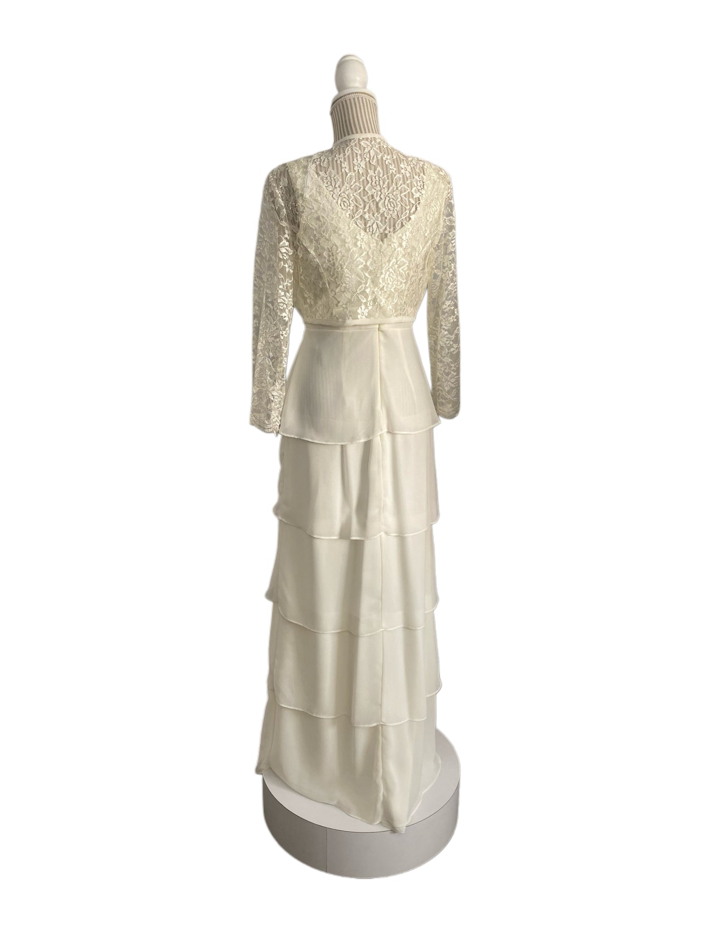 Mariage civil - 394-404- small - off white - robe et bolero - la broche pourrait etre legerement differente