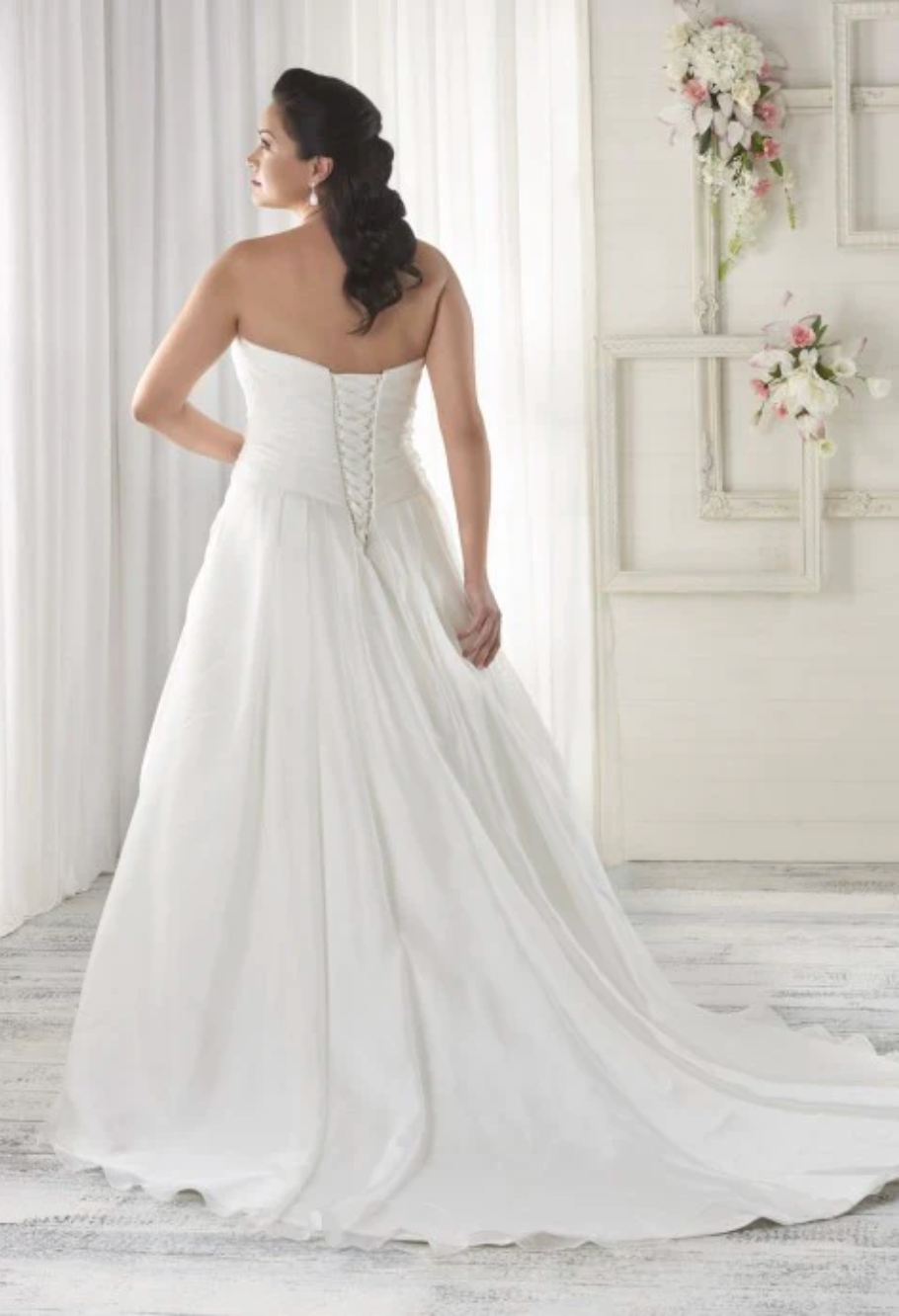 Vendu octobre 2025 - Robe de mariée - 106-07 - 22 ans - taille forte -