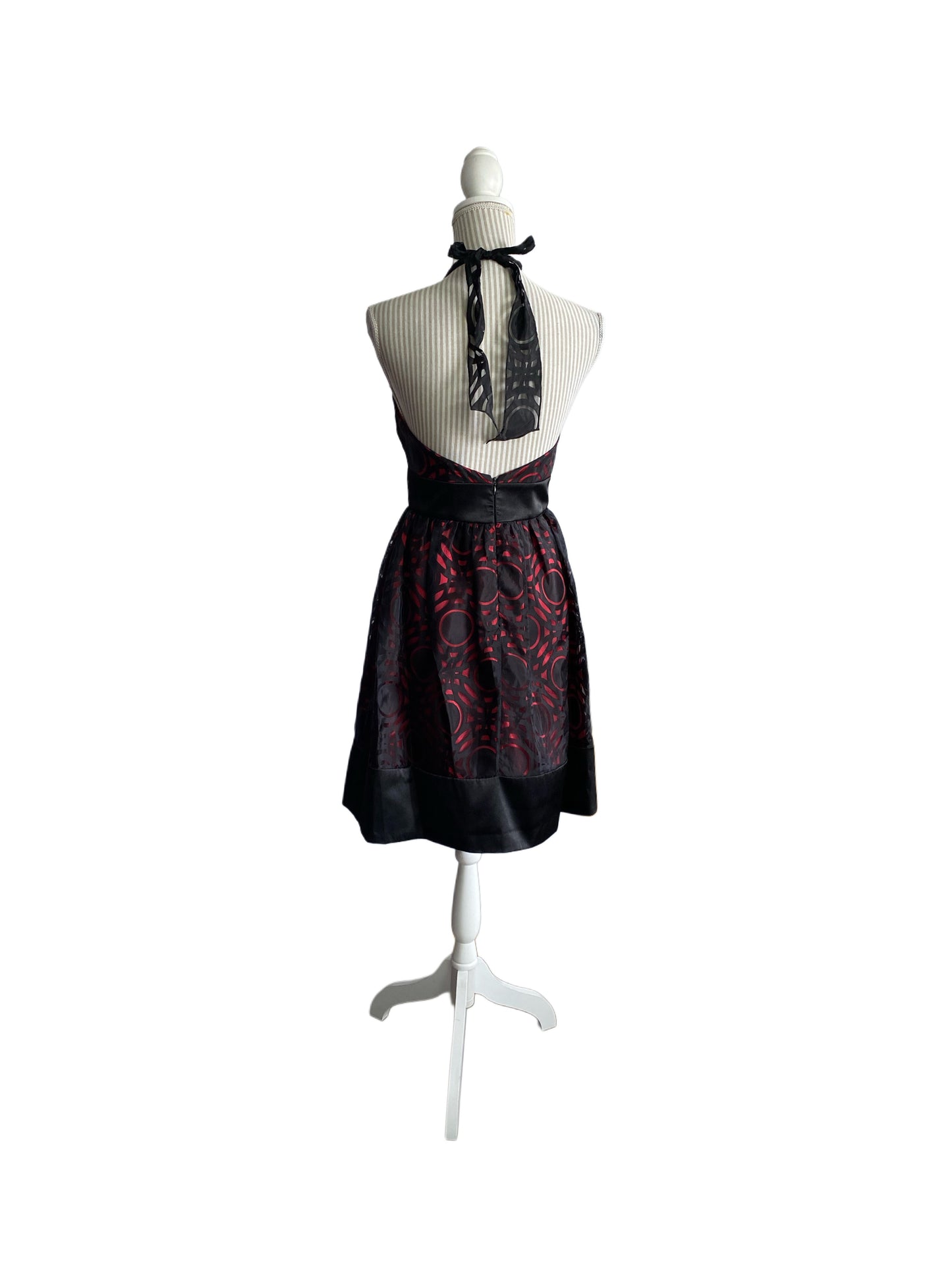 Robe noire et rouge - 6 ans -