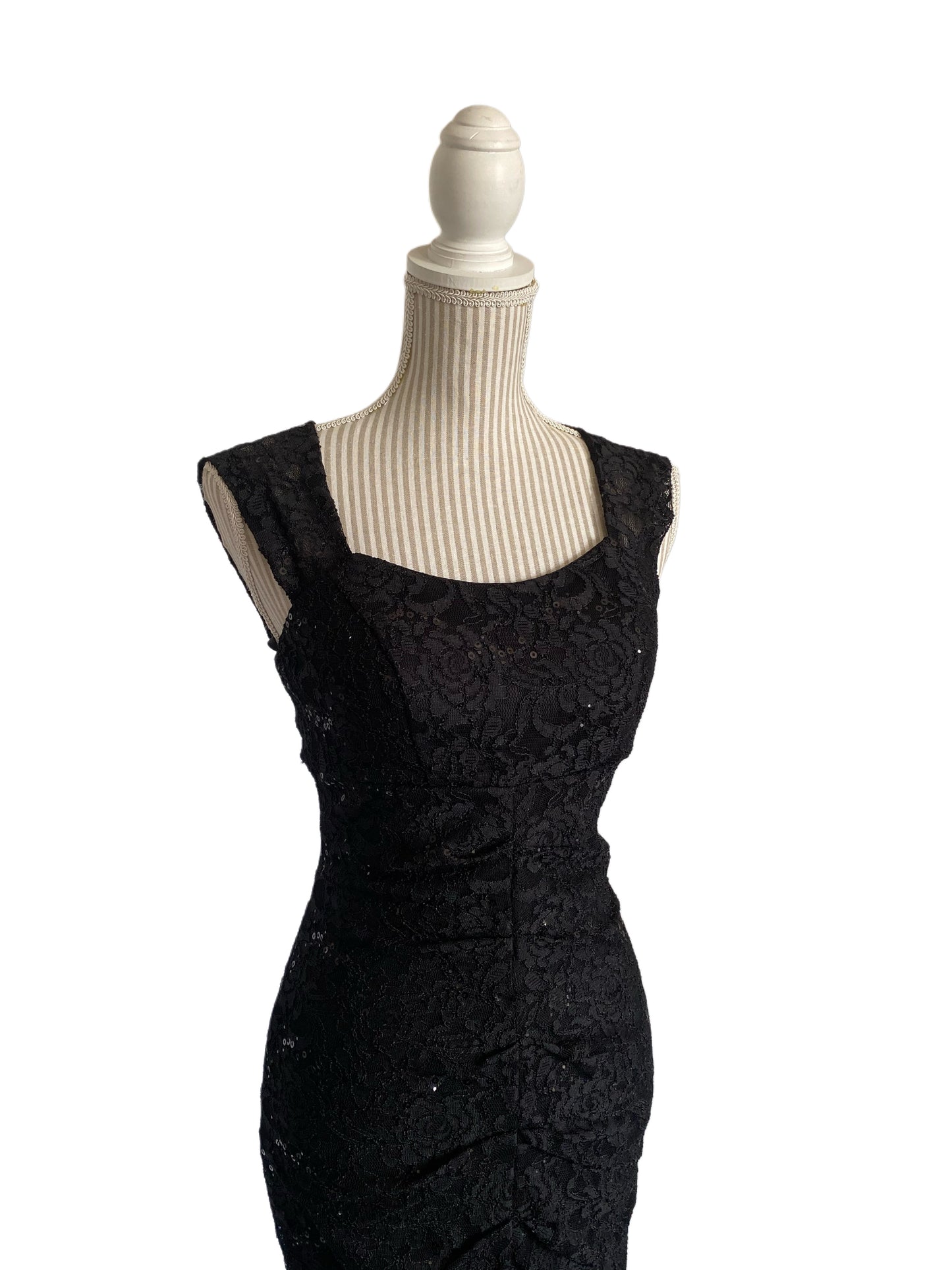 Petite robe noire - dentelle - medium ( faite tres petite )