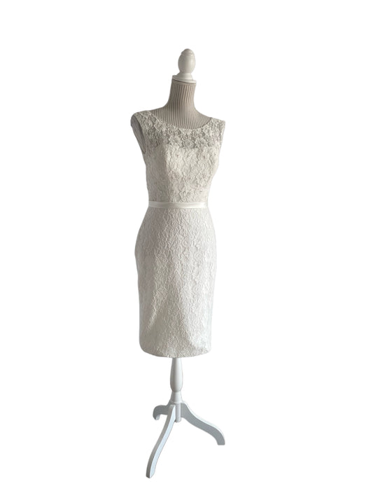 Robe courte dentelle - 8 ans -