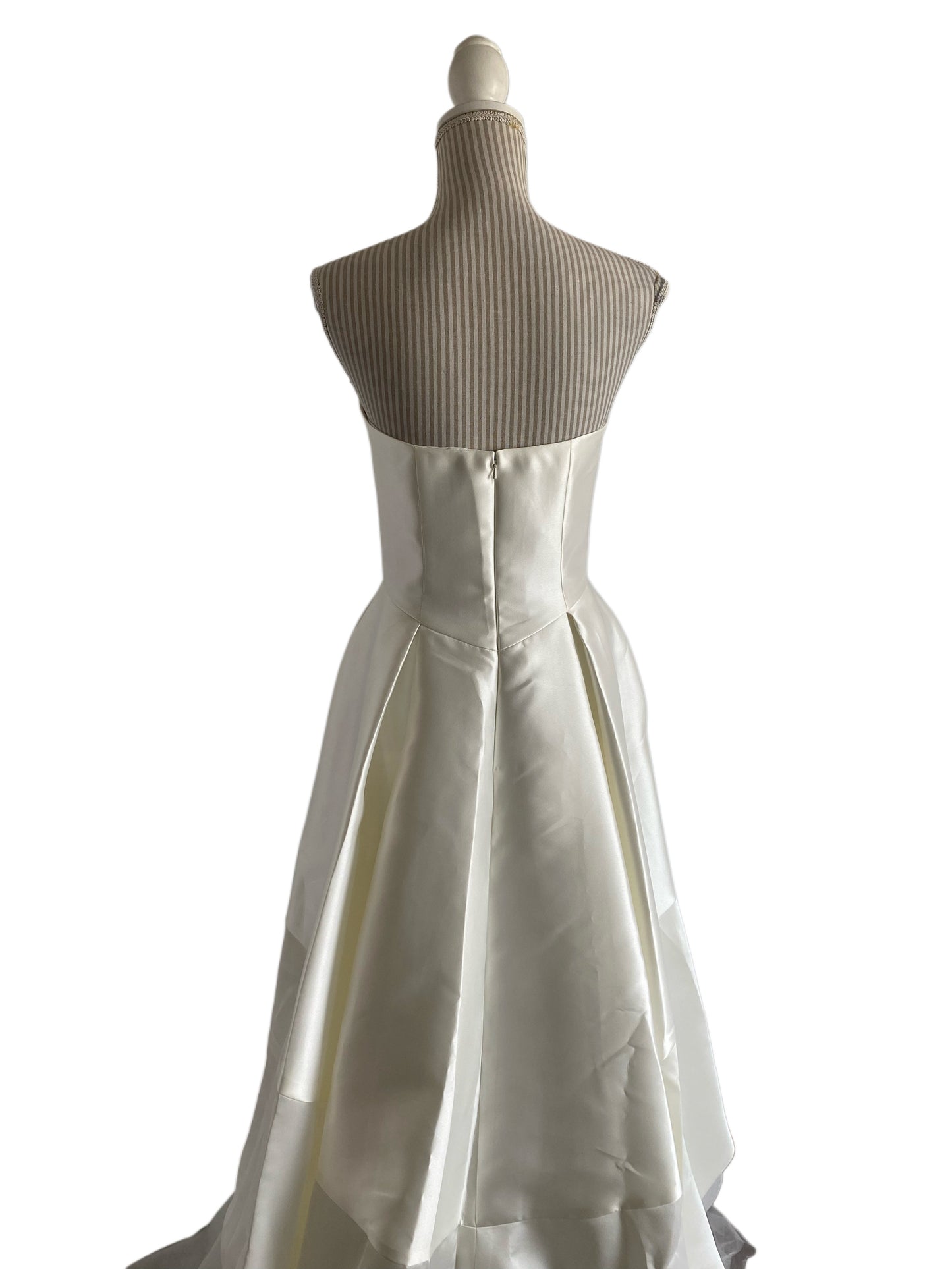 D 40-15 - 6 ans - off white - la sous jupe de tulle peut etre enlevée ou possibilité d’ajouter une crinoline en dessous