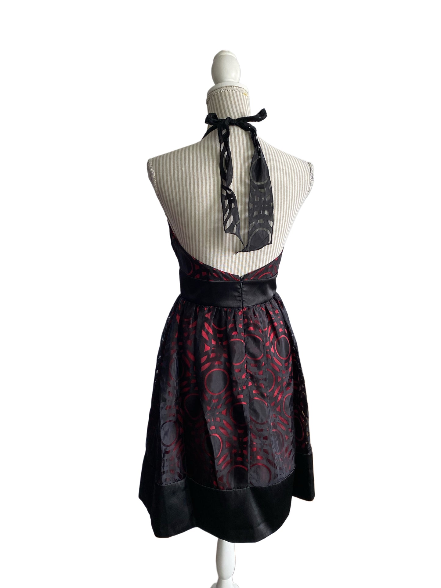 Robe noire et rouge - 6 ans -