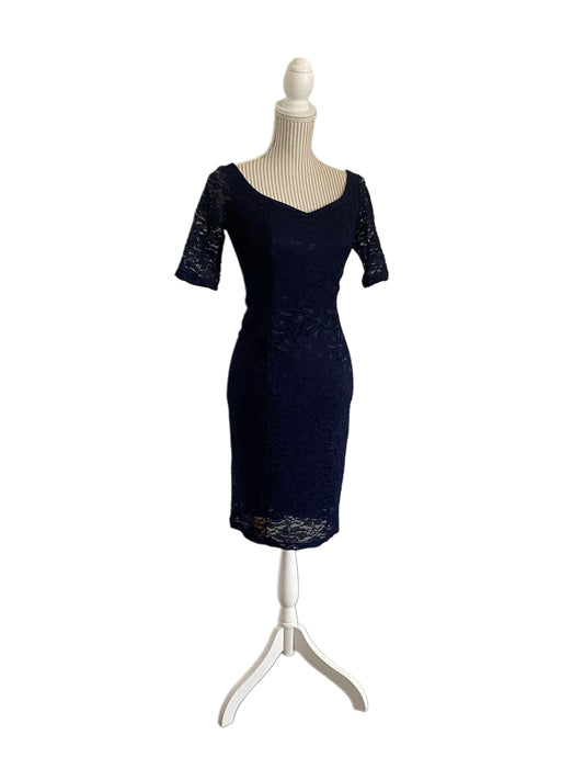 Petite robe dentelle noire - small - faite petite - la scala