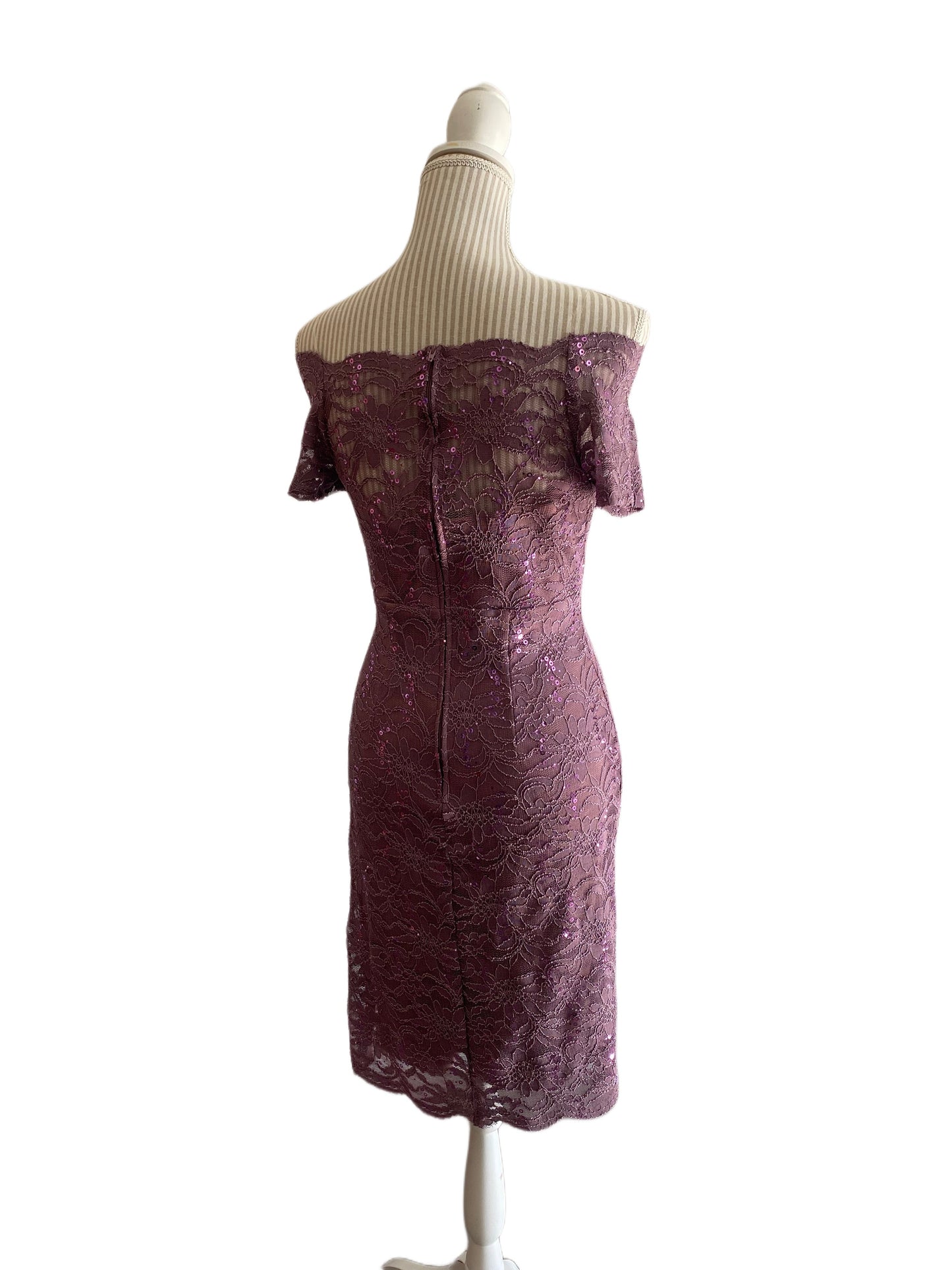 Robe courte de dentelle - medium - mauve