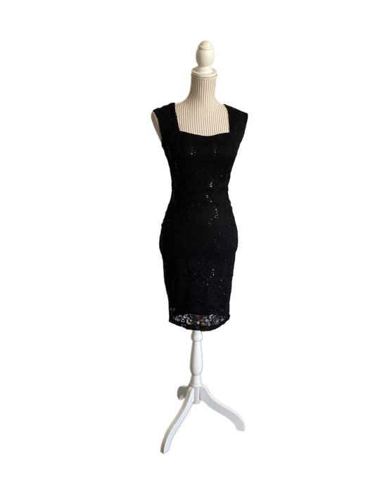 Petite robe noire - dentelle - small ( faite tres petite )
