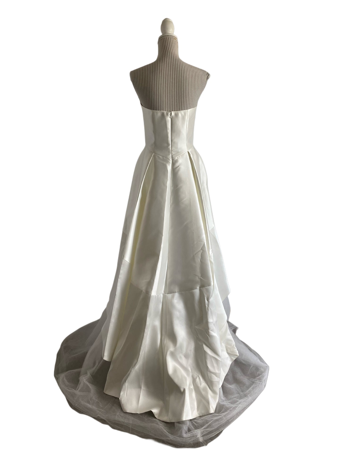 D 40-15 - 6 ans - off white - la sous jupe de tulle peut etre enlevée ou possibilité d’ajouter une crinoline en dessous