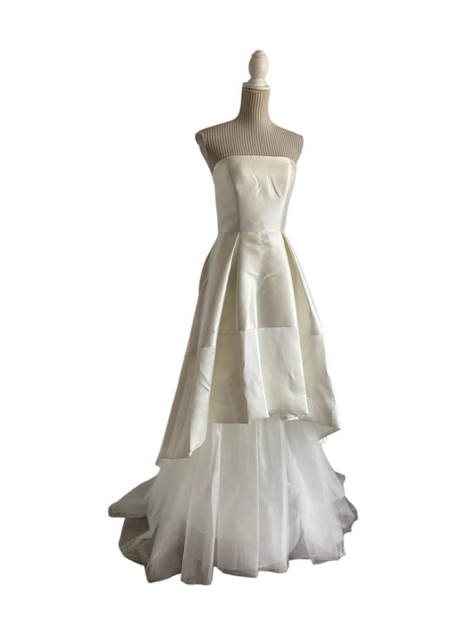 D 40-15 - 8 ans - off white - la sous jupe de tulle peut etre enlevée ou possibilité d’ajouter une crinoline en dessous